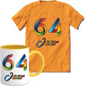 64 Jaar Vrolijke Verjaadag T-shirt met mok giftset Geel | Verjaardag cadeau pakket set | Grappig feest shirt Heren – Dames – Unisex kleding | Koffie en thee mok | Maat XXL