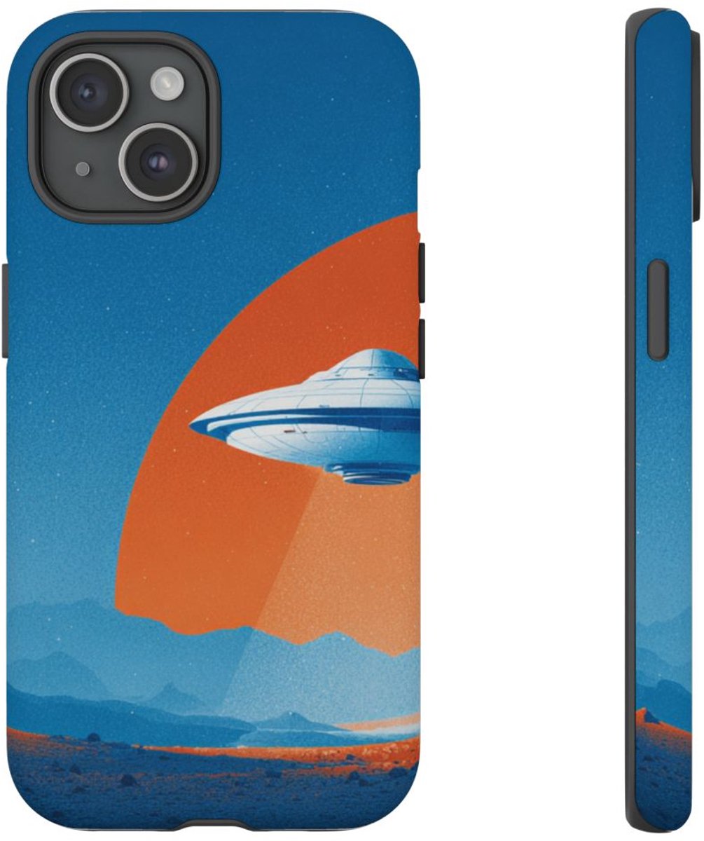 Witte Vliegende Schotel boven Rotsachtig Landschap – Telefoonhoesje Geschikt voor iPhone 15