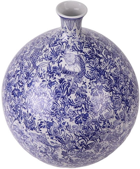 Blauw-wit porseleinen vaas met gedetailleerd patroon van koi-vissen en bloemen, met een brede, ronde body en smalle hals.