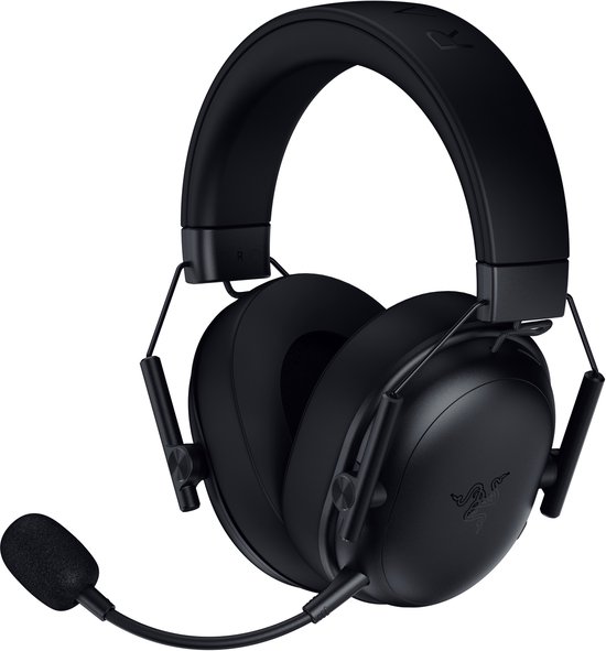 Zwarte Razer gaming headset met microfoon, schuin van voren.