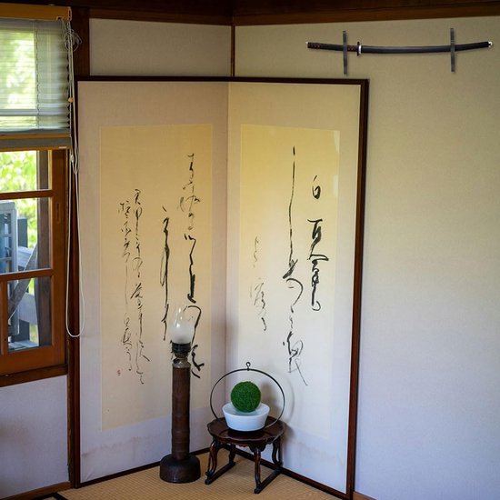 aleawol 8 Stufiger Schwerthalter Wand Katana Schwert Wandhalterung, Schwertständer Katana Ständer Wand, Schwarz Holz Samurai Schwert Wandhalterung Samurai Schwerthalter für Angelrute Flöte Schwert