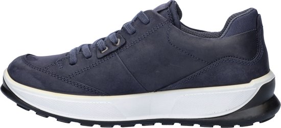 Donkerblauwe Ecco sneaker, waterdicht, met veters, perforaties en witte zool.
