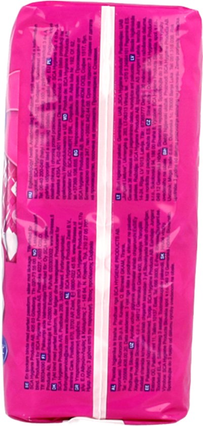 Roze verpakking van maandverband met meertalige productinformatie.