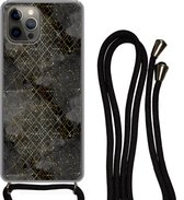 Hoesje met koord iPhone 13 Pro Max - Marmer - Zwart - Goud - Geometrie - Siliconen - Crossbody - Backcover met Koord - Telefoonhoesje met koord - Hoesje met touw