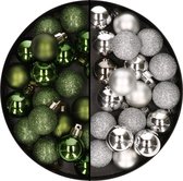 40x stuks kleine kunststof kerstballen groen en zilver 3 cm - Voor kleine kerstbomen