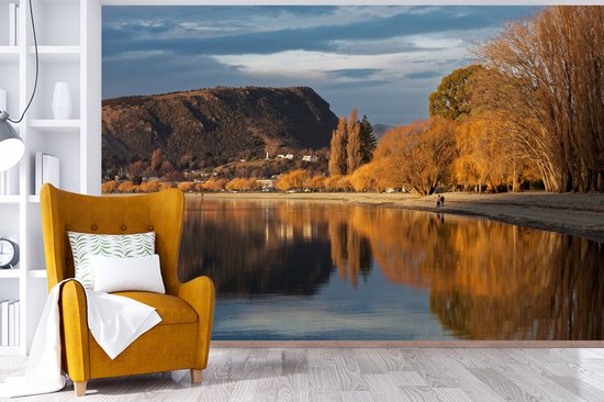 Reflet de saules d'automne dans le lac Wanaka en Nouvelle-Zélande papier peint photo vinyle largeur 360 cm x hauteur 240 cm - Tirage photo sur papier peint (disponible en 7 tailles)