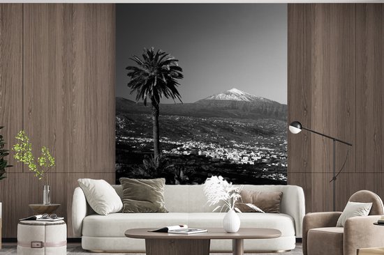 Papier peint photo Tenerife - La Orotava avec vue sur le volcan El Tei à Tenerife - Zwart- Wit largeur 195 cm x hauteur 240 cm - Impression photo sur papier peint vinyle (disponible en 7 formats) - chambre/séjour/bureau