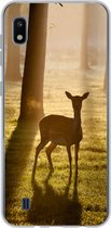 Geschikt voor Samsung Galaxy A10 hoesje - Hert - Zon - Bomen - Siliconen Telefoonhoesje