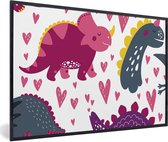 Poster in lijst voor kinderen - Wanddecoratie meisjes - Dino - Hart - Patronen - Roze - Meisjes - Dinosaurus - Decoratie voor kinderkamers - 120x80 cm - Poster kinderkamer