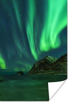 Poollicht boven het eiland Lofoten in Noorwegen poster papier 60x90 cm - Foto print op Poster (wanddecoratie woonkamer / slaapkamer) / natuurverschijnselen Poster