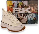 Hoge witte canvas sneakers met veter sluiting, dikke witte zool met bruin accent en de originele doos.