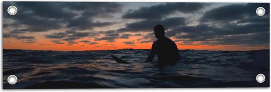 Tuinposter – Persoon in de Zee na de Zonsondergang - 60x20 cm Foto op Tuinposter (wanddecoratie voor buiten en binnen)
