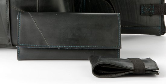 Grote portemonnee van gerecycled zwart rubber binnenband. 20x10x3cm. FairForward