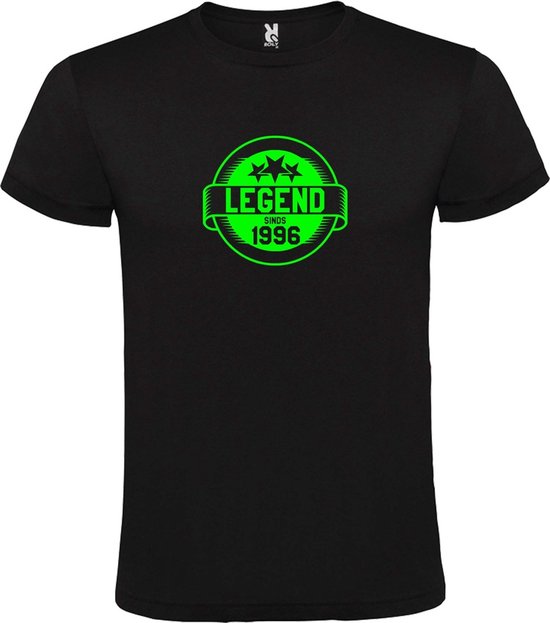 Zwart T-shirt met neon-groen 'LEGEND SINDS 1996' embleem en sterren op de borst.
