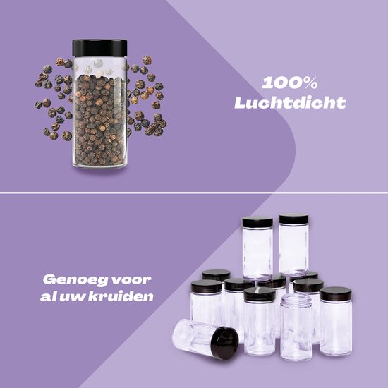 Twee glazen potjes met zwarte deksel, gevuld met peperkorrels en kruiden.