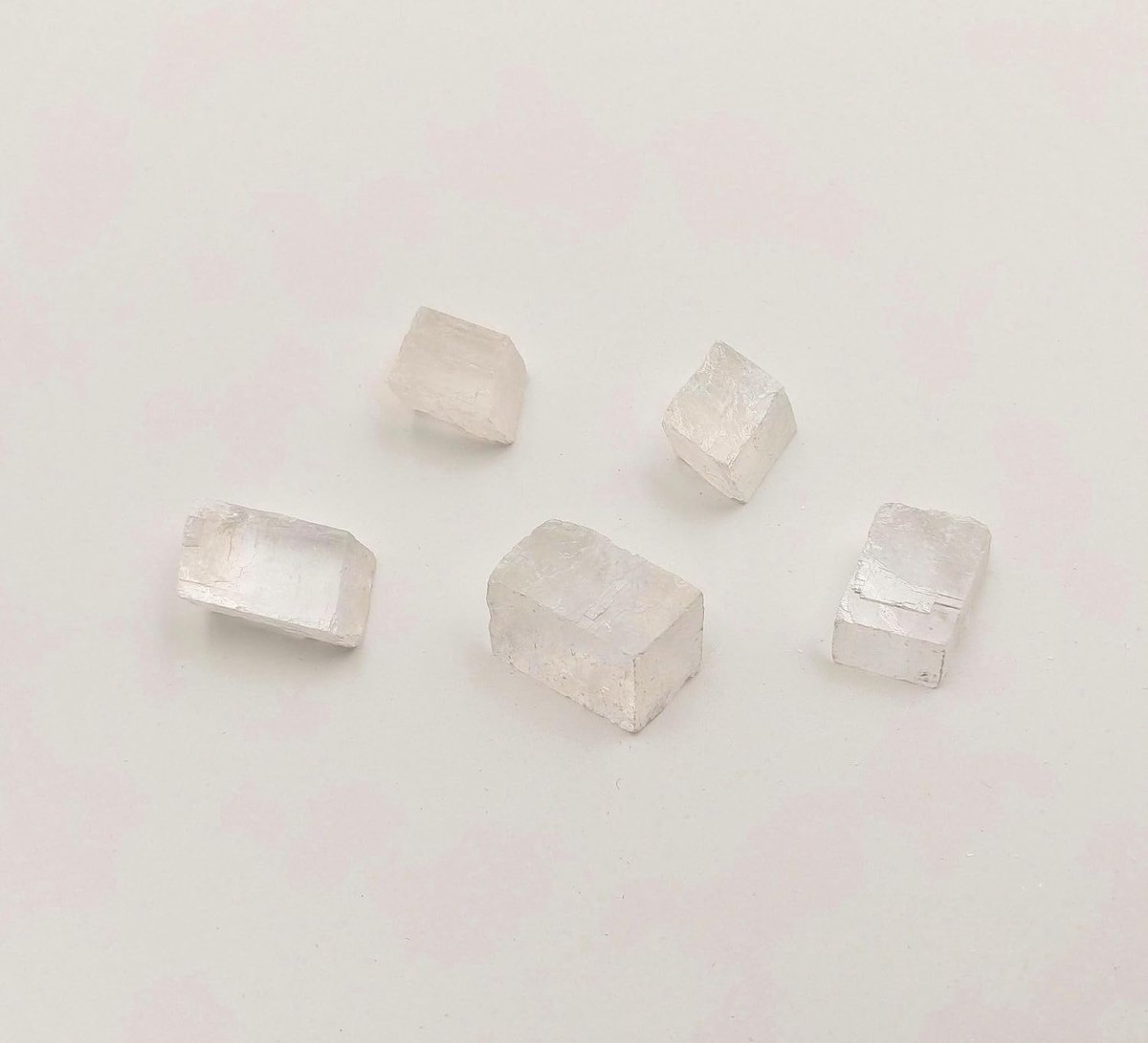 Witte kalksteen, 20 tot 30 mm, 5 stuks, ruwe beschermende stenen, natuurlijk kwartskristal voor het maken van sieraden (wit calciet, 5)