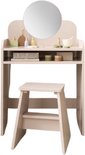 Roze houten kaptafel voor kinderen met ronde spiegel, bijpassend krukje en kleine houten make-up accessoires.