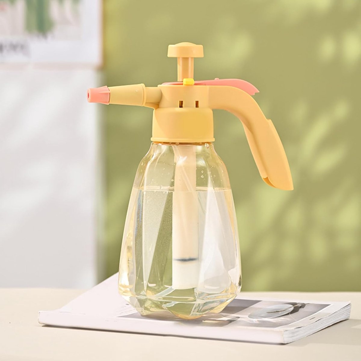 Handsproeipomp voor de tuin, handsproeier met handpomp, drukspuit voor gazon, 1,5 l, handdruk, pompsproeier met verstelbaar mondstuk voor