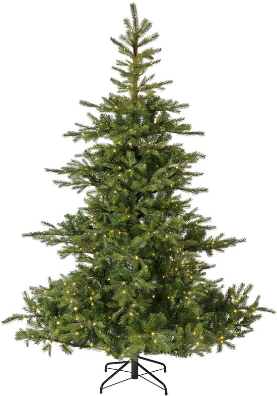 Everlands Grandis kunstkerstboom met warme witte LED-lampjes en een zwarte metalen voet.