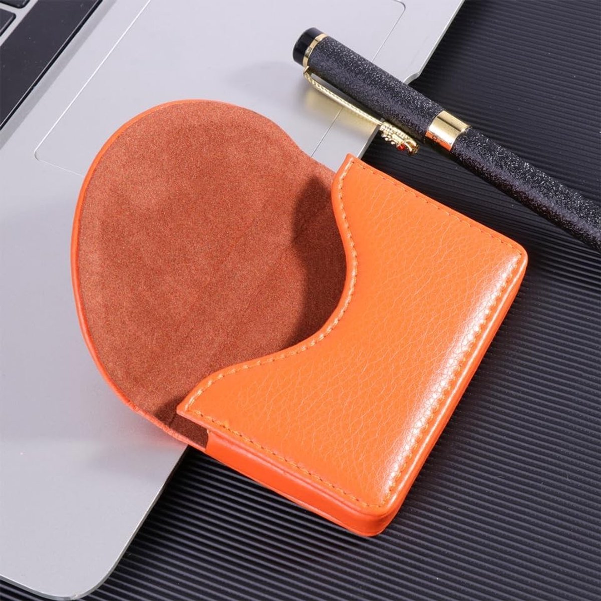 Draagbare Koffer voor Mannen met Creditcardboek en Kaarthouder - Ideaal voor Kantooraccessoires, Cadeaus en Desk Gadgets in Zwart en Oranje