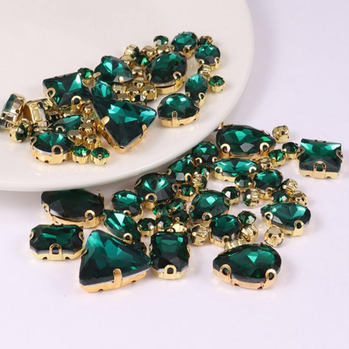 130 stuks strass-steentjes om op te naaien, glazen diamanten, strasssteentjes, glitterglas, decoratieve stenen, decoratie om te knutselen voor handwerk, kleding, schoenen, vazenvulling, groen