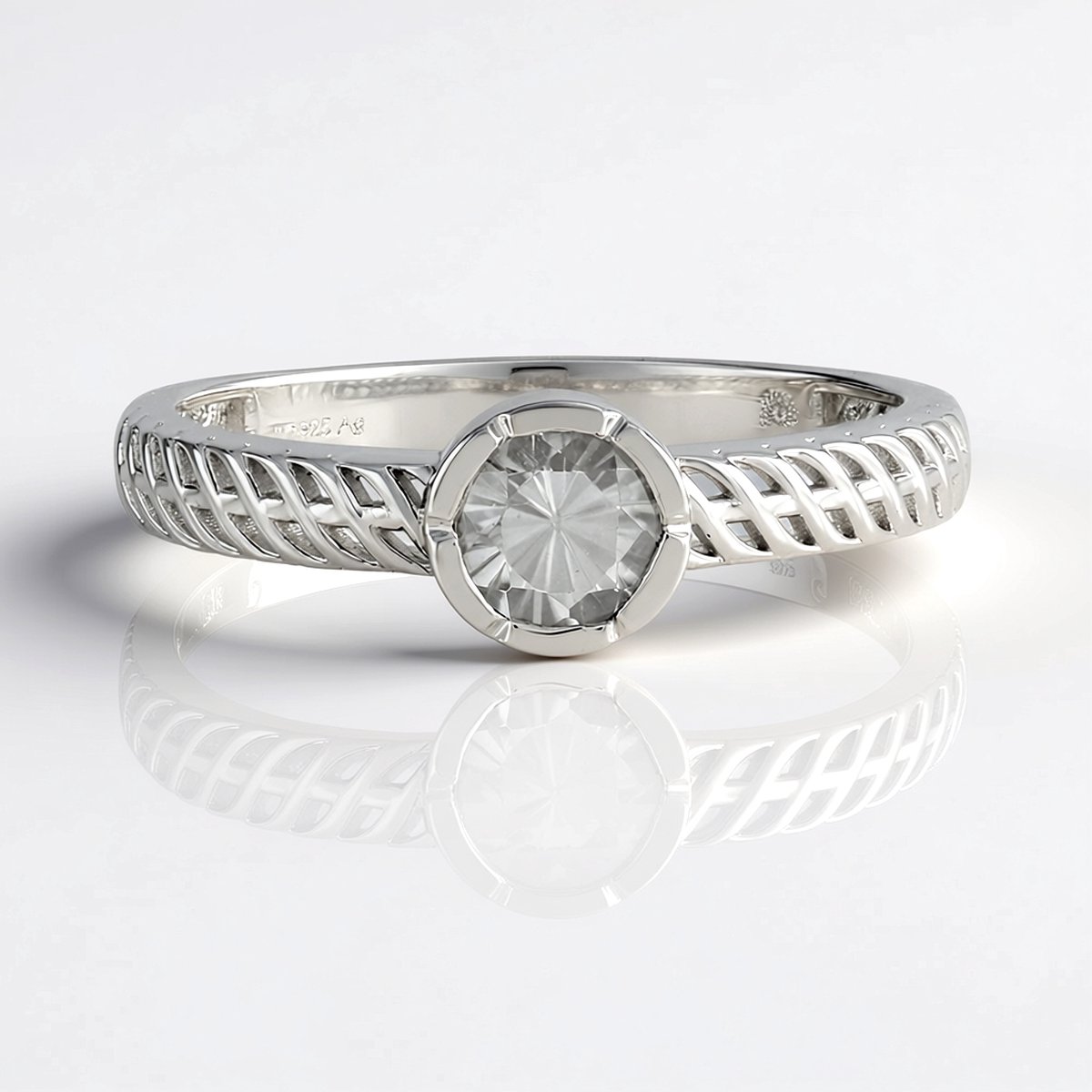 Cavill - gerhodineerde sterling zilveren ring met ronde Cambodjaanse zirkoon 0,68 ct - elegante damesring - filigraan design