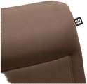 Bruine 2D mesh campingstoel met ventilerende stof en verstelbare rugleuning, met opdruk '00' op zwart label.