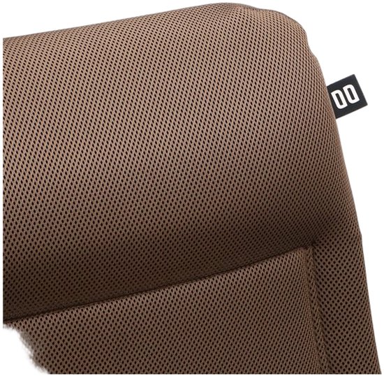 Bruine 2D mesh campingstoel met ventilerende stof en verstelbare rugleuning, met opdruk '00' op zwart label.