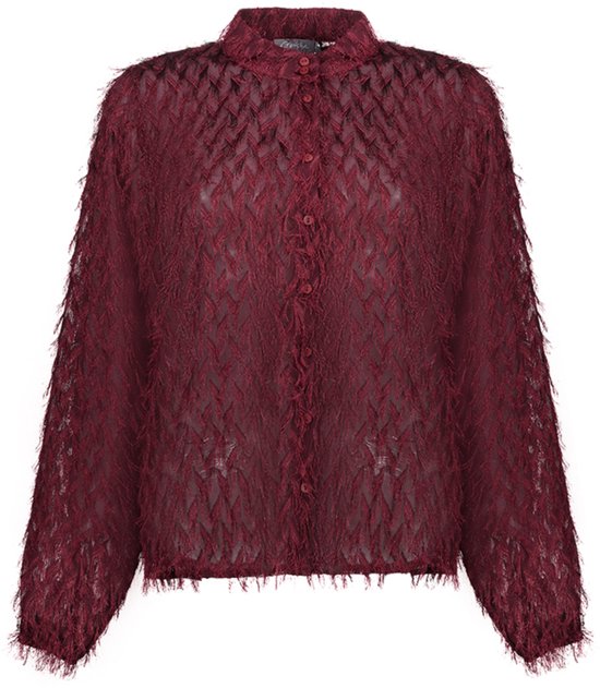 Bordeauxrode blouse met knoopsluiting, lange mouwen en een opvallende gestructureerde franje-afwerking.