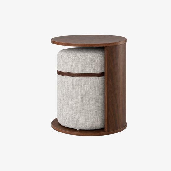 Ronde bijzettafel van donker hout met een grijze gestoffeerde poef en een bruine lederen accentband.