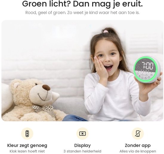 Kind met slaaptrainer die groen licht geeft, naast een teddybeer; eenvoudig in gebruik zonder app.