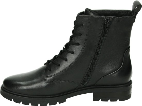 Zwarte leren veterbootie met rits aan de zijkant, veters, lipje aan de achterkant en een dikke profielzool.