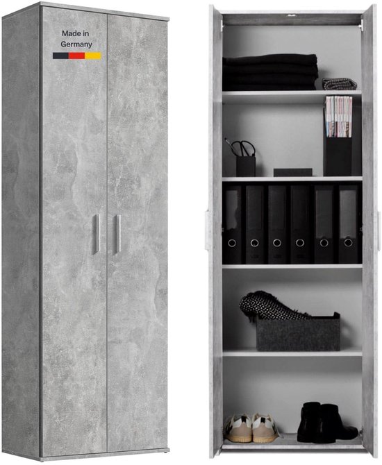 Grijze betonlook opbergkast met twee deuren en "Made in Germany" logo. Interieur met diverse legplanken en opbergruimte.