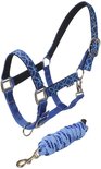 Blauw halster met blauw geometrisch patroon, met bijpassend lichtblauw/blauw gevlochten halstouw.