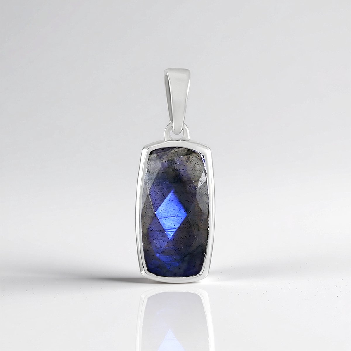 Cavill - Luxe Hanger 925 Sterling Zilver Gerhodineerd - 3,38 ct Blauwe Labradoriet - Antiek Schaakbord Geslepen - Madagaskar Edelsteen