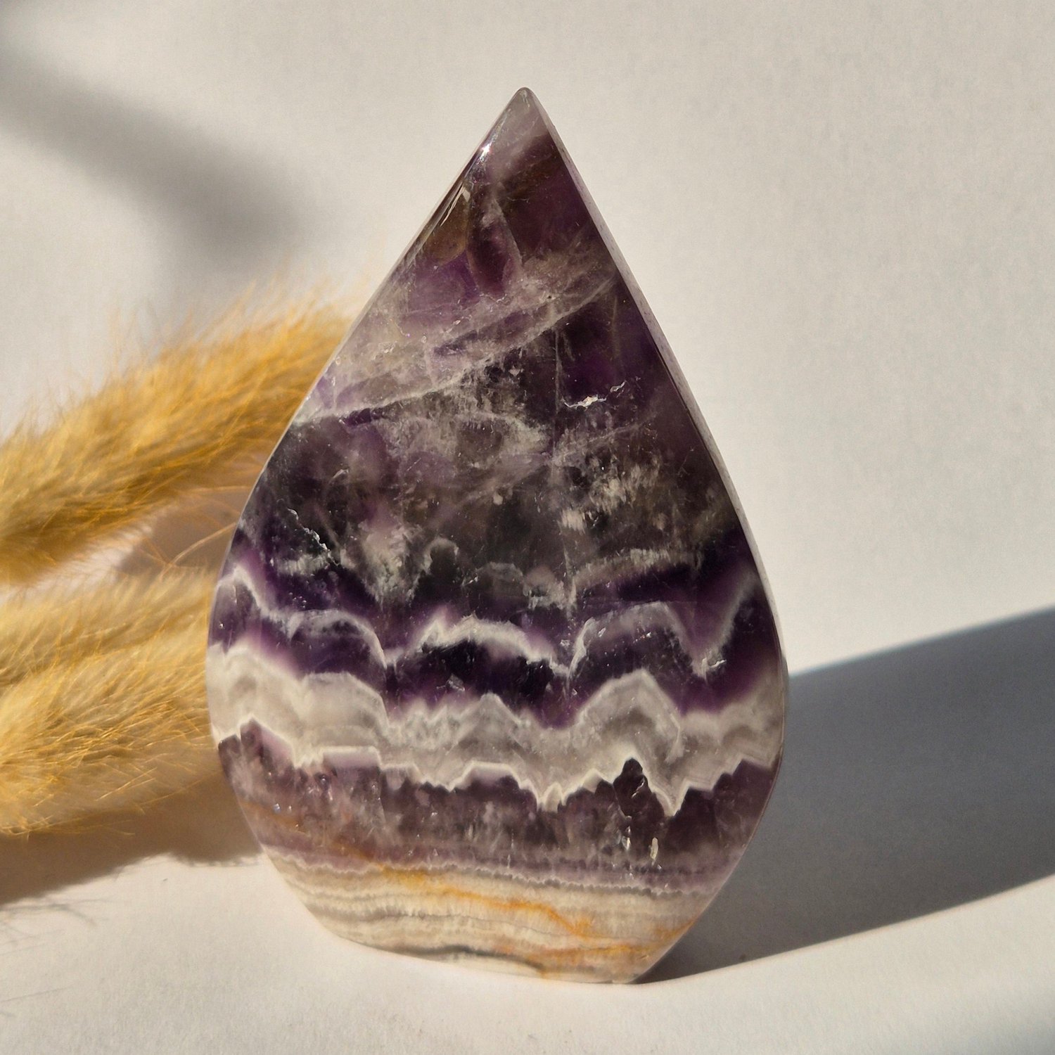 Moonlight Gemstones Dream Amethist - Druppelvormige Drop Staande Edelsteen Kristal - 127gram Meerkleurig