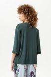 Achteraanzicht van een donkergroen Mey T-shirt met driekwartmouwen.