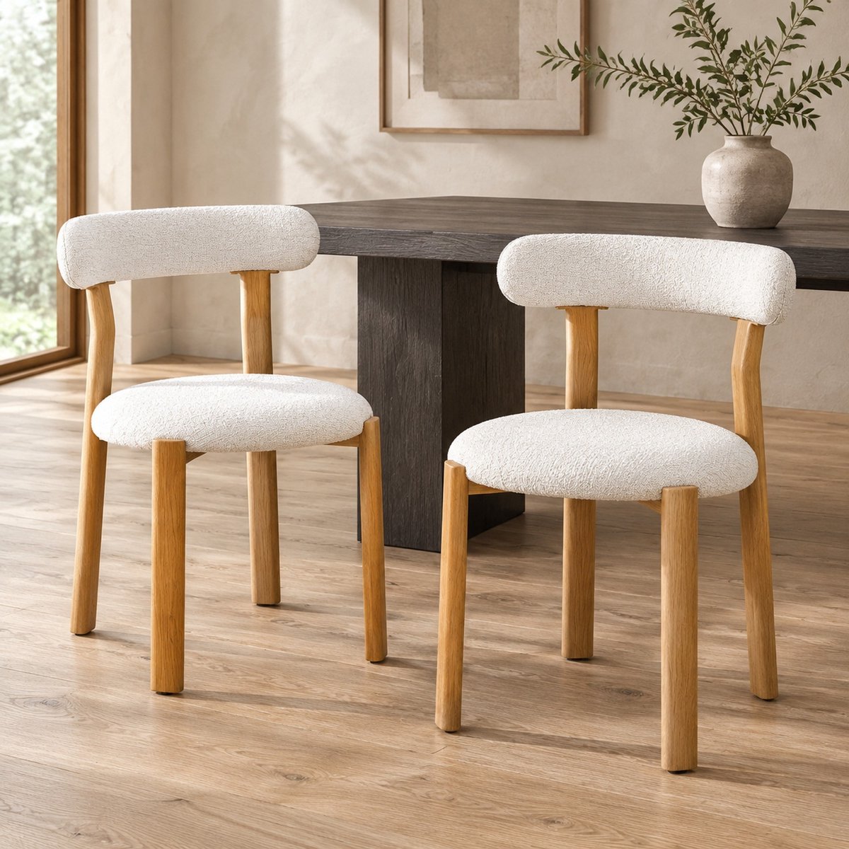 REDOM Eetkamerstoel set van 2 - Witte bouclé bekleding - Gebogen ergonomische rugleuning - Dikke zitting - Houten poten - 55,5 x 44 x 79 cm