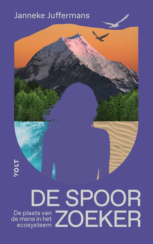 Boekcover met paarse silhouet van vrouw, bergen, bomen, water en zand. Titel 'DE SPOORZOEKER'.