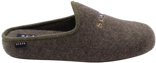 Bruine pantoffel met geborduurd 'SCAPA'-logo in goud en blauw/wit kruis, zijkant met SCAPA label.