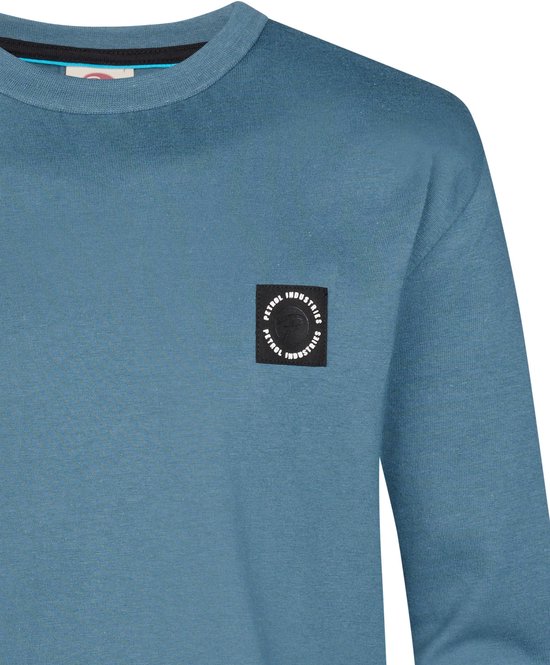 Blauw longsleeve T-shirt met ronde hals en een zwart Petrol Industries logo-embleem op de borst.