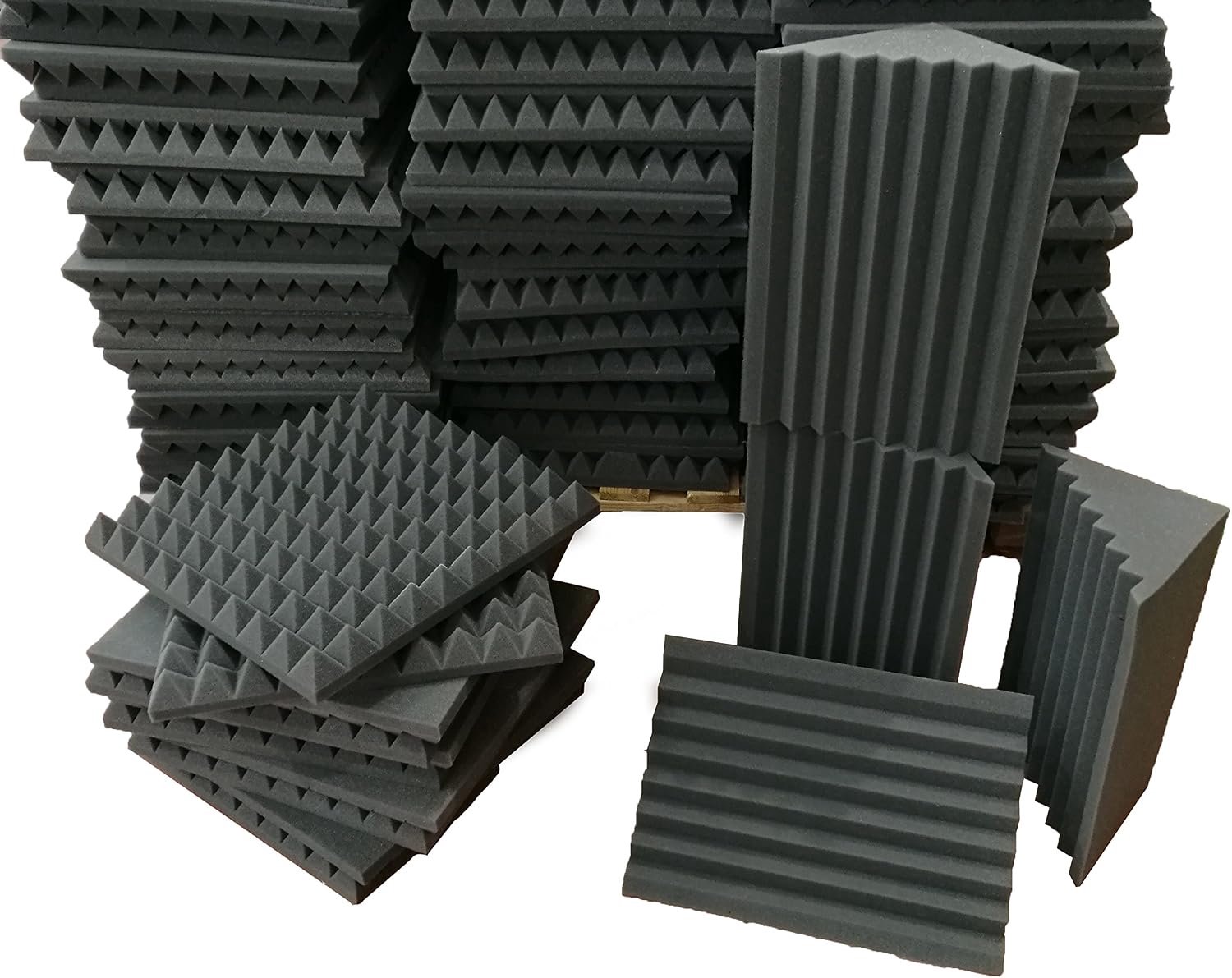 panelen: 10 piramides 50 x 50 x 6 D25 en 4 geribbelde basstraps H50 D25