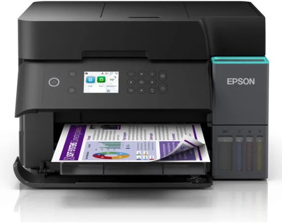 Zwarte Epson EcoTank printer met zichtbare inktreservoirs en een afgedrukt document met grafieken op de uitvoerlade.