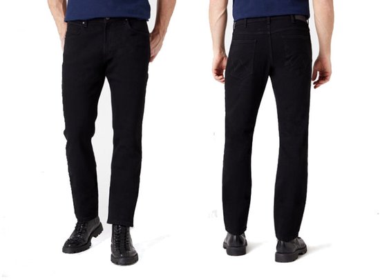 Heren in rechte zwarte jeans, van voren en van achteren
