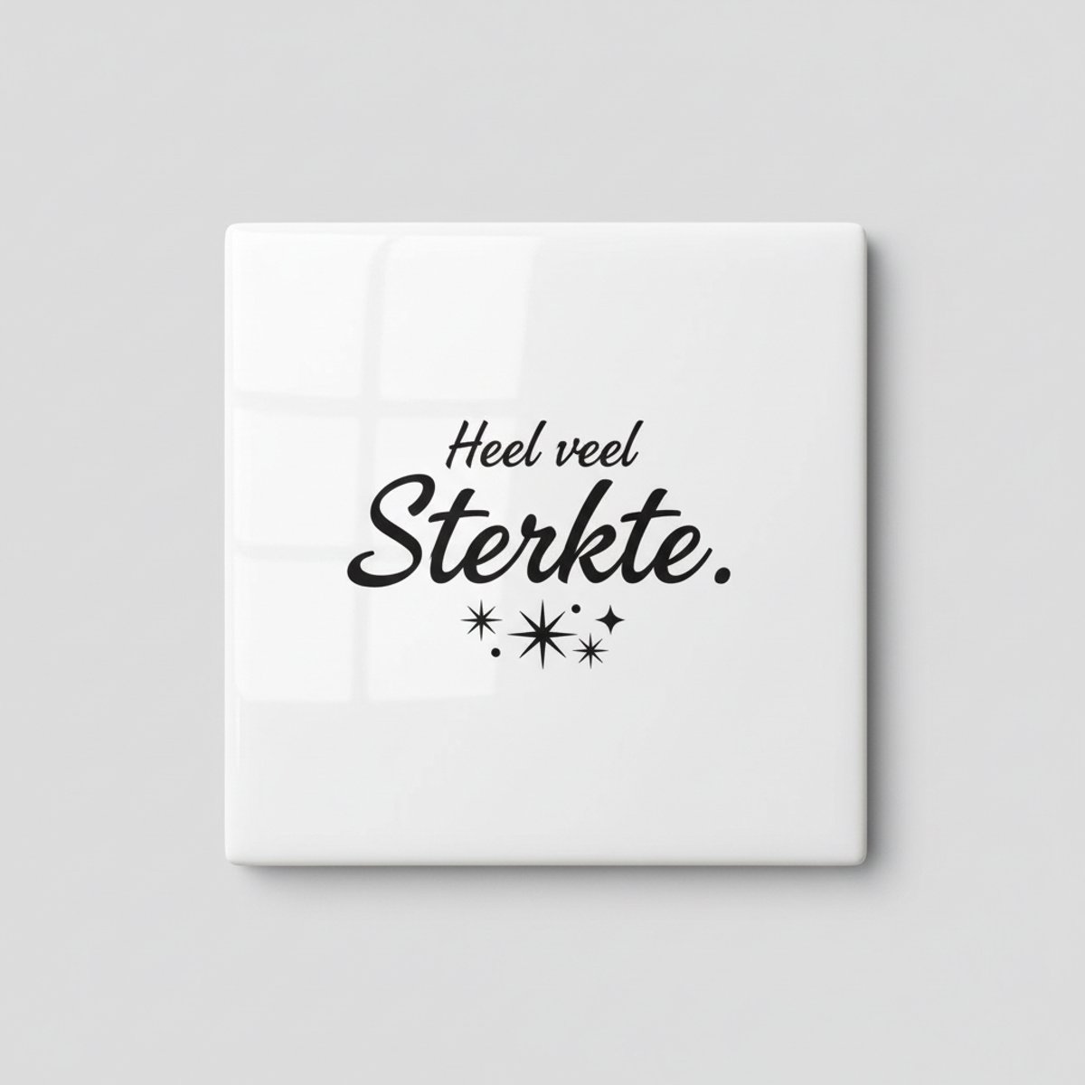 Nevolis Keramieken Tegel 15×15 cm – “Heel veel Sterkte” Bemoedigende Tegel met Minimalistisch Zwart Ontwerp Multi Color
