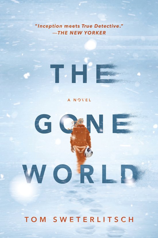 Couverture du livre : "The Gone World" de Tom Sweterlitsch, montrant une personne en combinaison spatiale orange marchant dans la neige. "Inception meets True Detective." - THE NEW YORKER.