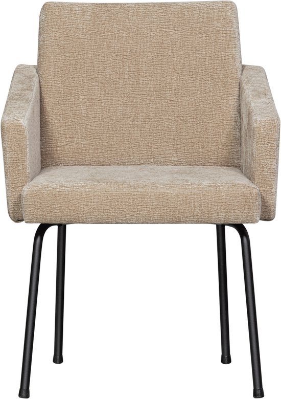 Beige eetkamerstoel met brede rugleuning, stoffen bekleding en zwarte metalen poten.