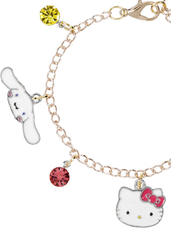 Gouden bedelarmband met Hello Kitty, Cinnamoroll en rode en gele strass-steentjes.