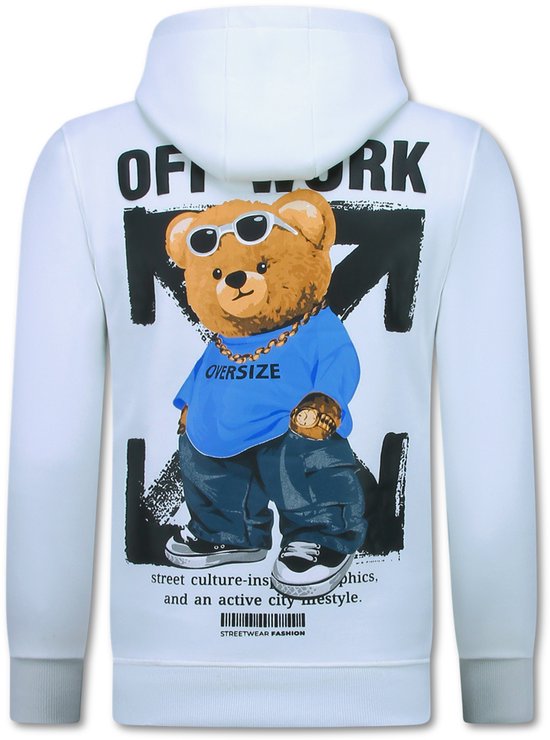 Witte hoodie met op de rug een beer met zonnebril, ketting en de tekst 'OFF WORK'.