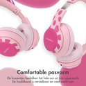 Close-up van de roze koptelefoon, met comfortabele oorkussens en verstelbare hoofdband.